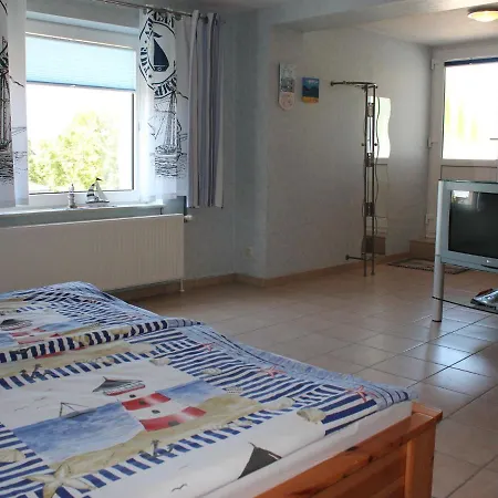 Beautiful With Garden In Apartment